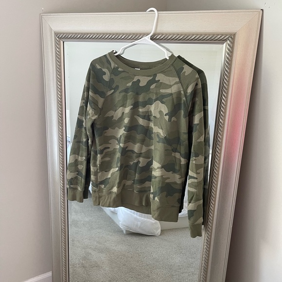 Old Navy Sweater - Picture 1 of 4